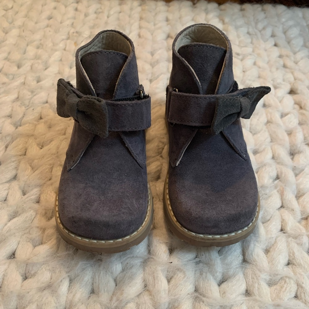 Grey suede Boots